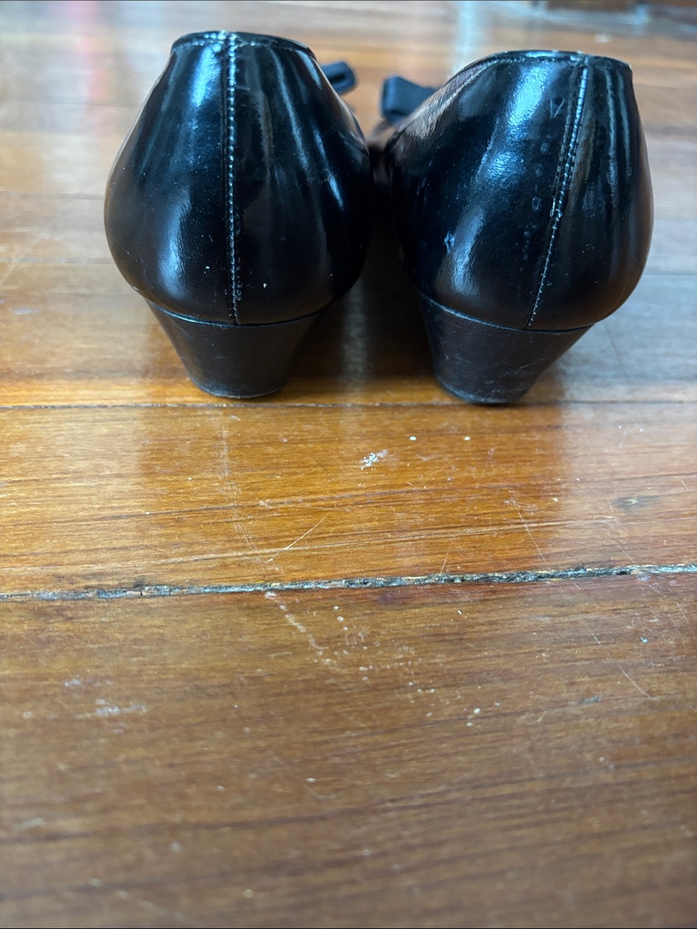 Vintage Ferragamo Vera black patent leather pumps size 8 - Picture 4 of 7